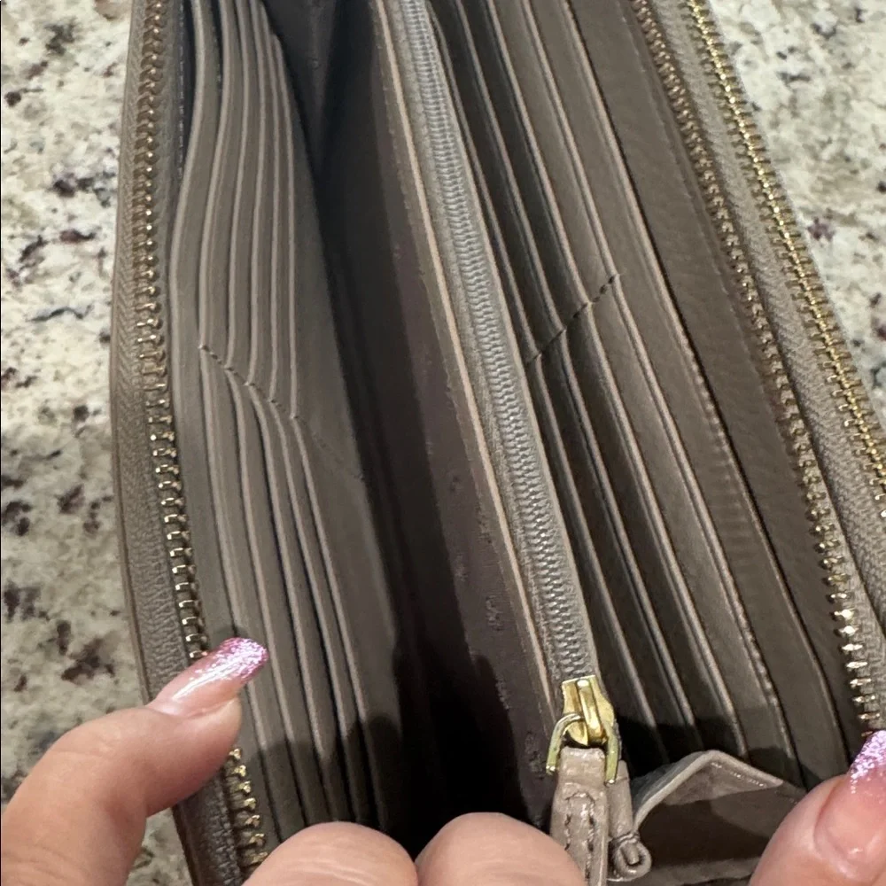 Tory Burch Beige Leather clutch